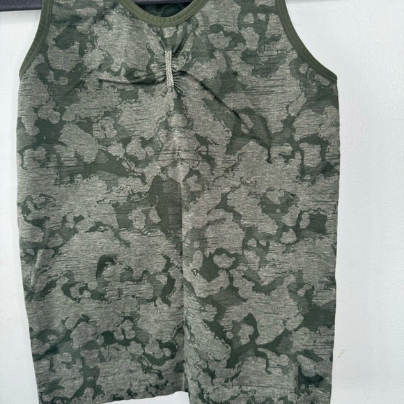 Gymshark Adapt Camo Seamless Tank - Picture 11 of 14